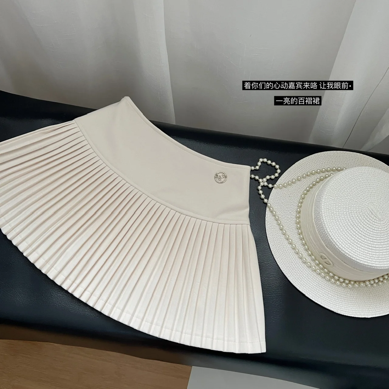 Women's Woolen Pleated Short Skirt