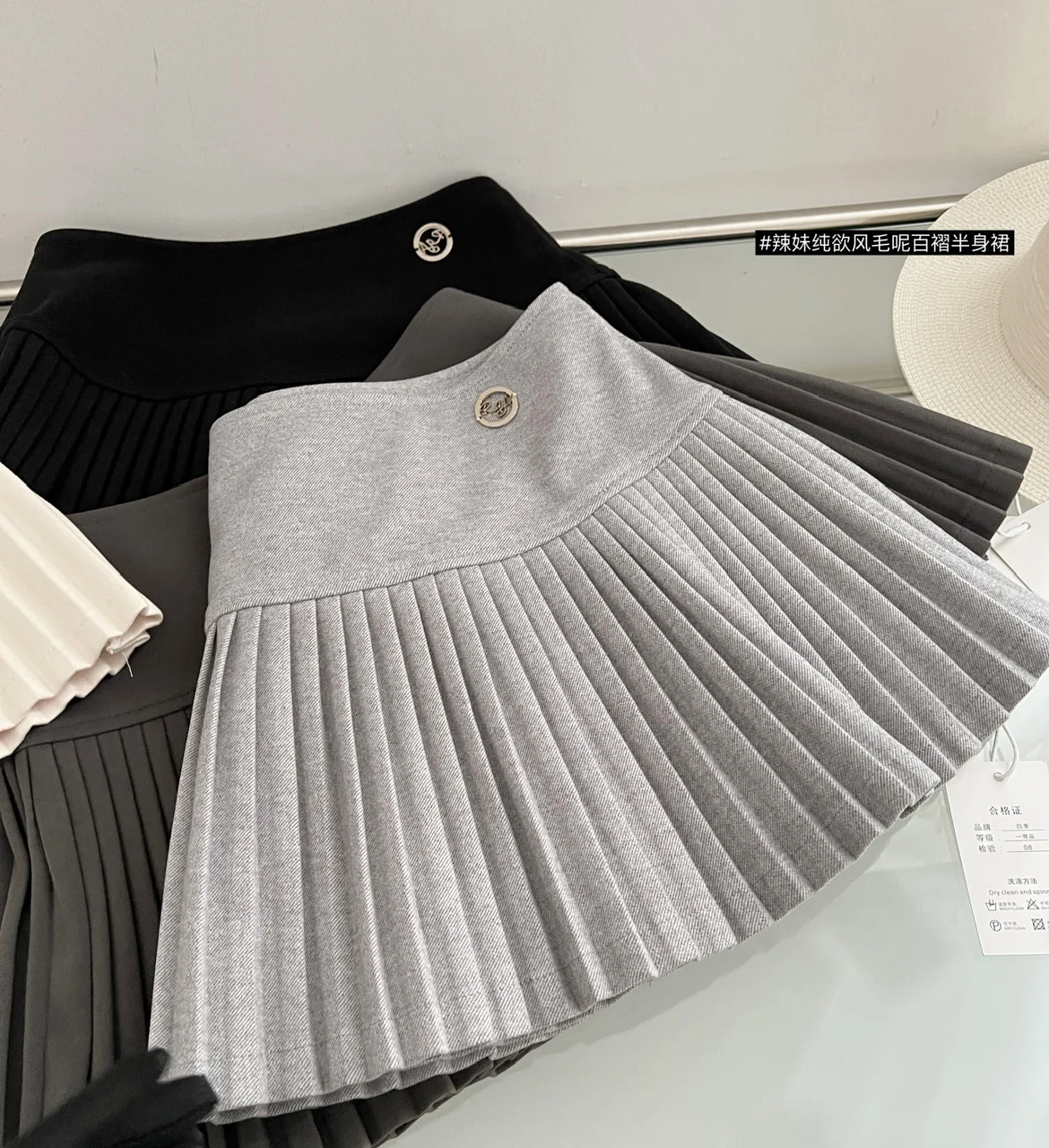 Women's Woolen Pleated Short Skirt