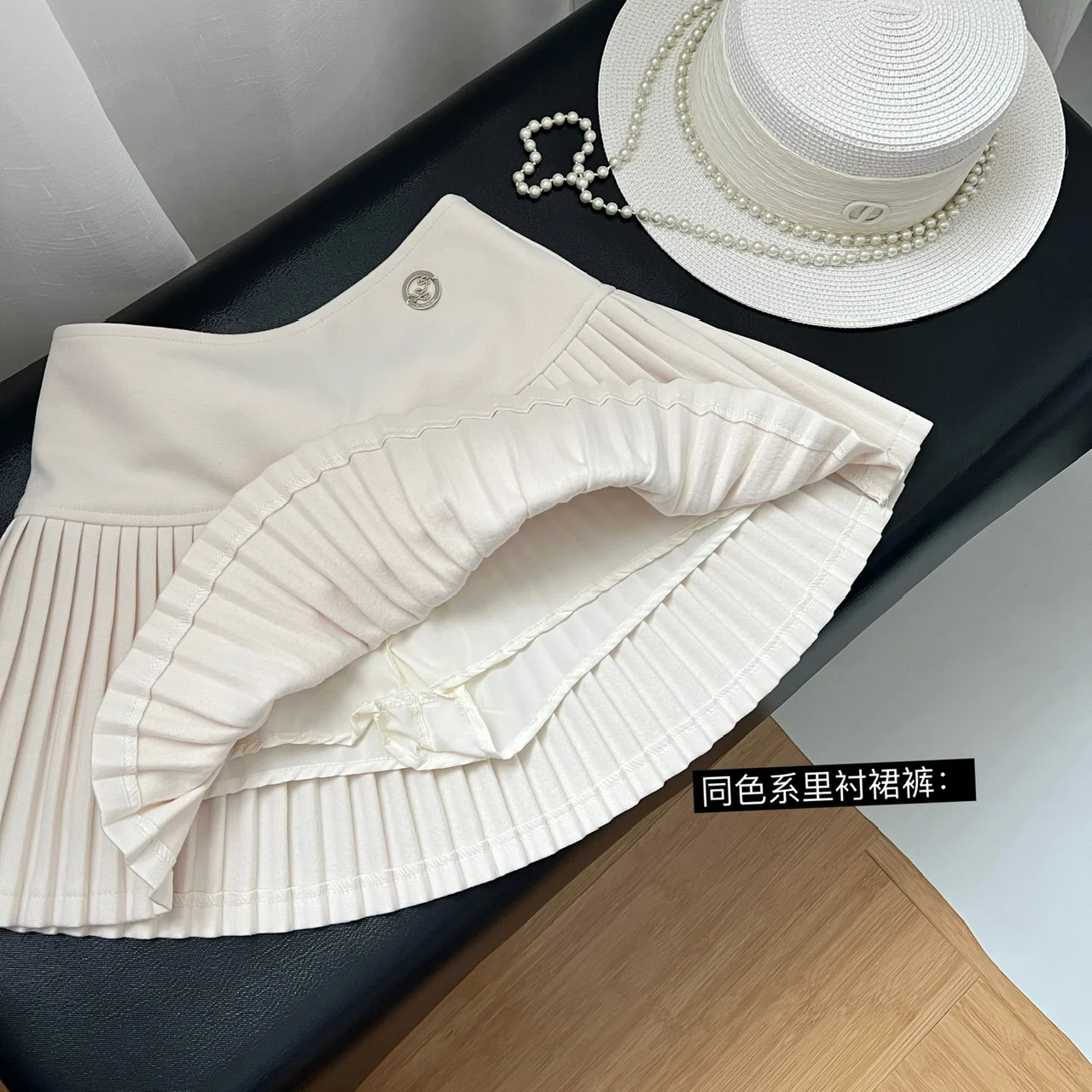 Women's Woolen Pleated Short Skirt