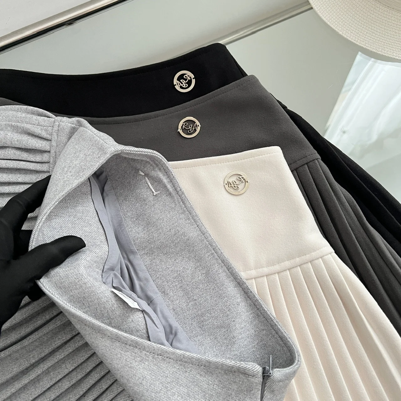 Women's Woolen Pleated Short Skirt