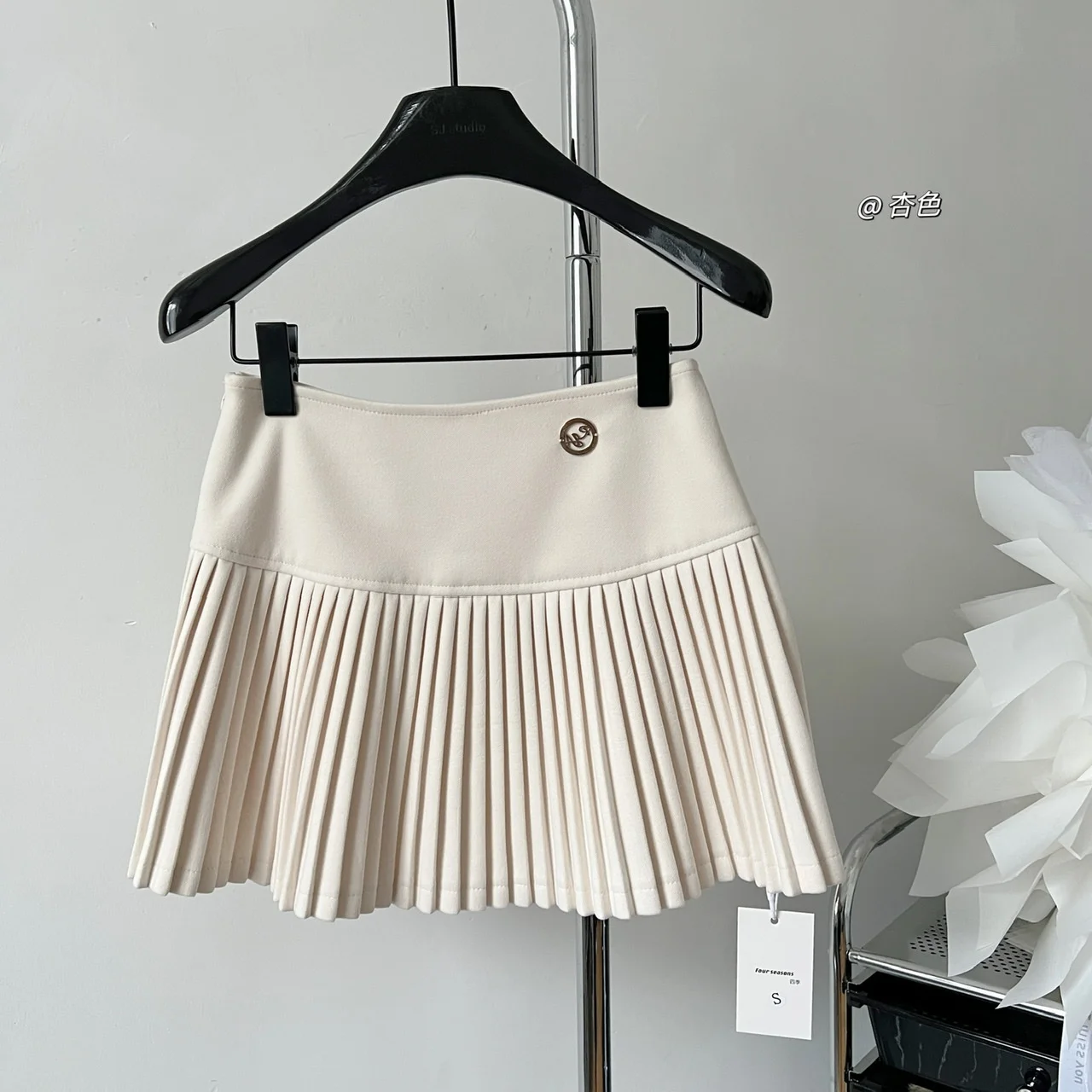 Women's Woolen Pleated Short Skirt