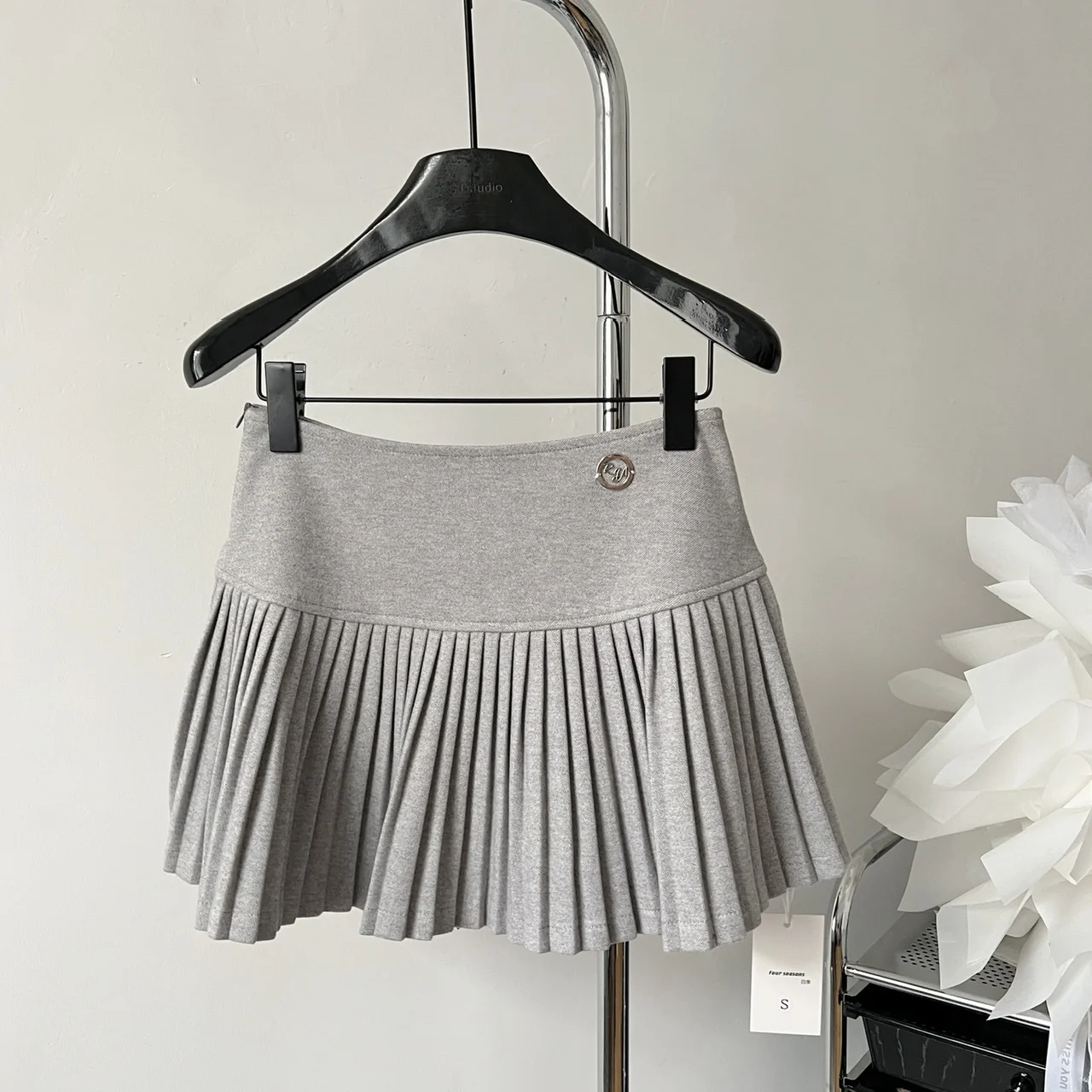 Women's Woolen Pleated Short Skirt