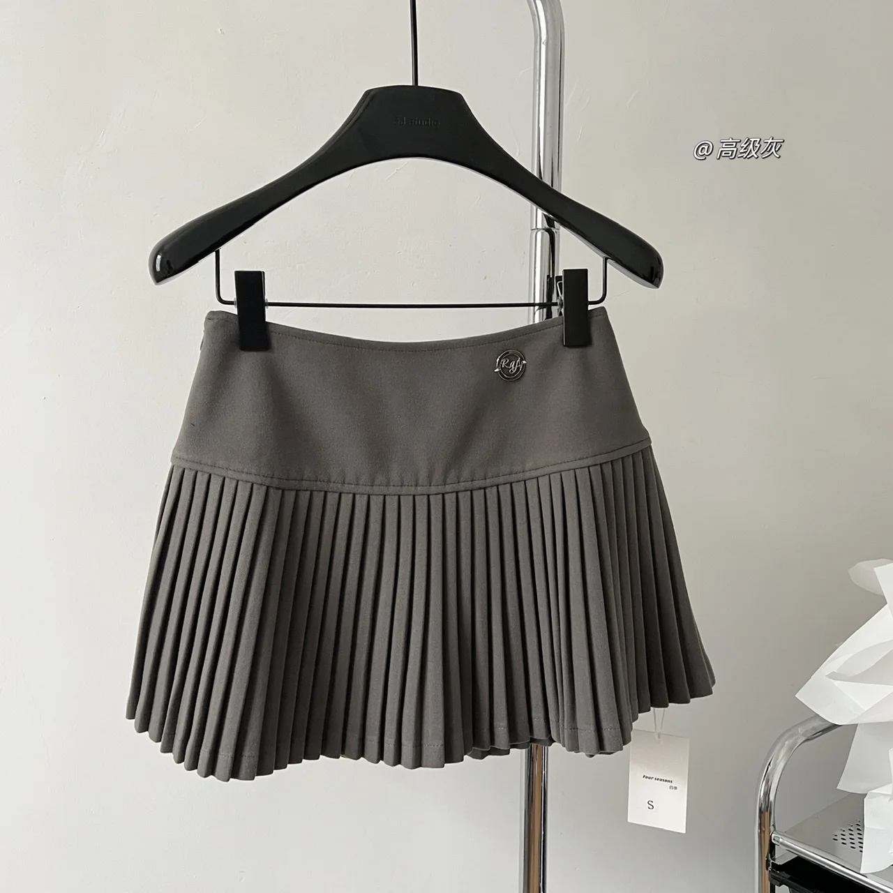 Women's Woolen Pleated Short Skirt