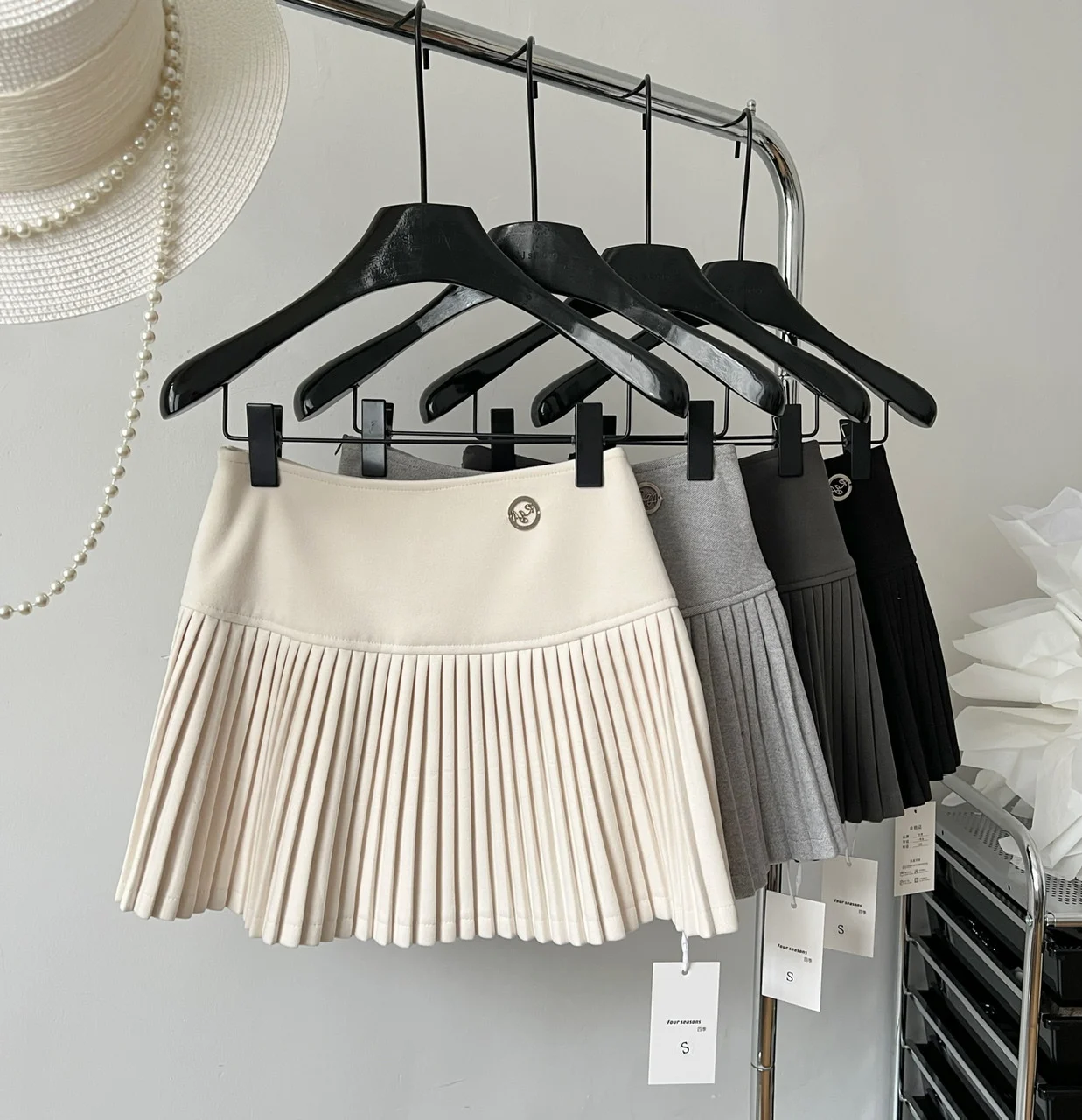 Women's Woolen Pleated Short Skirt