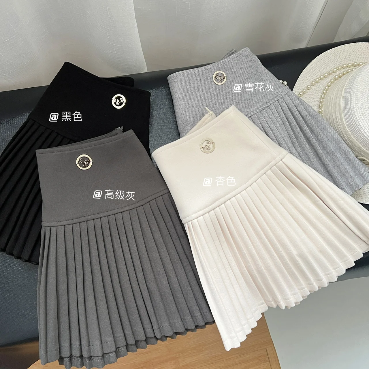 Women's Woolen Pleated Short Skirt