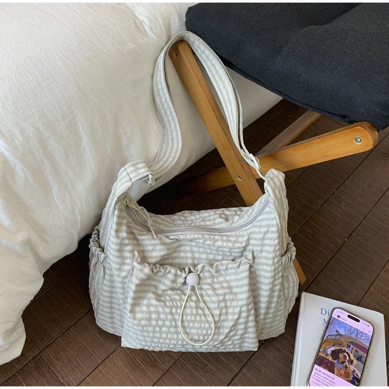 Korean nylon shoulder bag Korean nylon shoulder bag