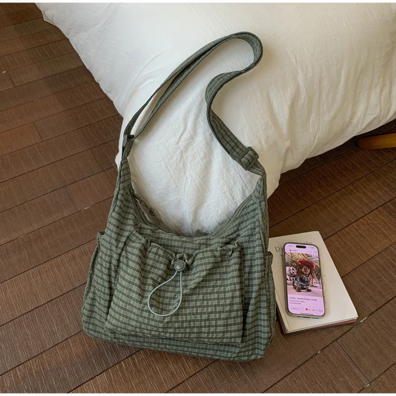 Korean nylon shoulder bag Korean nylon shoulder bag