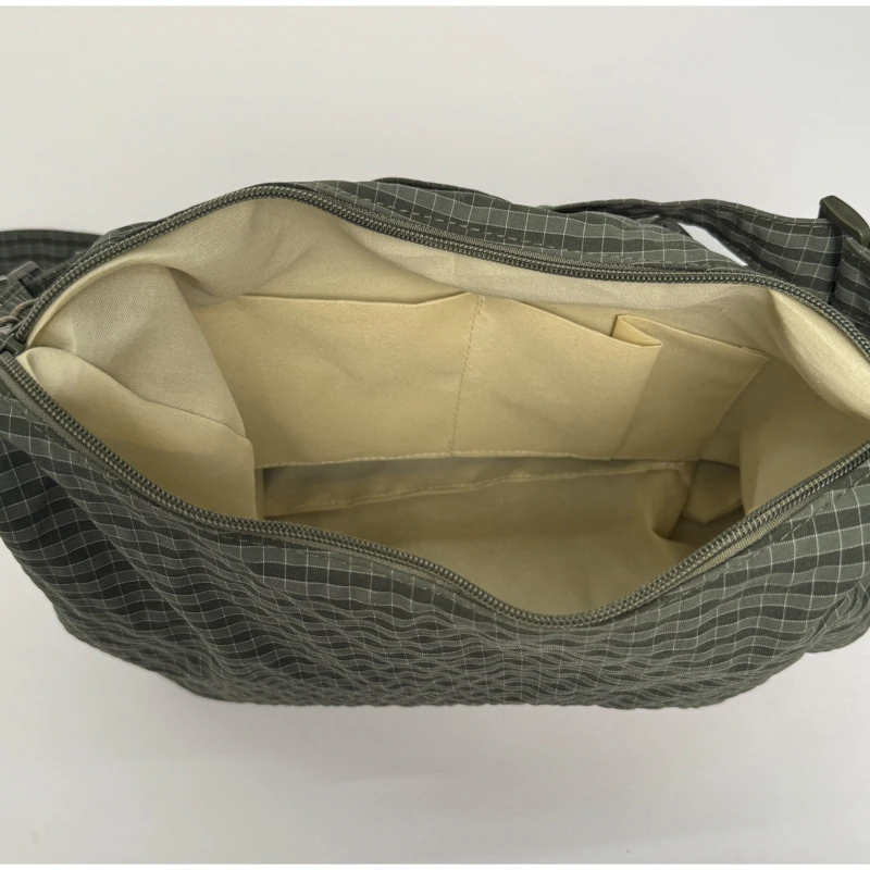 Korean nylon shoulder bag Korean nylon shoulder bag