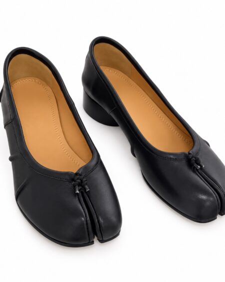 Mira Split-Toe Low Heel Shoes — Black